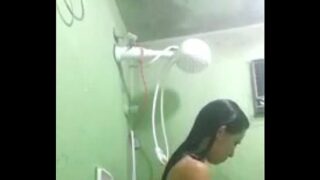 Primo pelado no banho