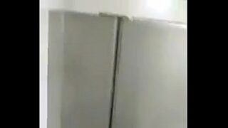 Sex mex en el baño