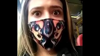 Ninfeta gozando na siririca no onibus