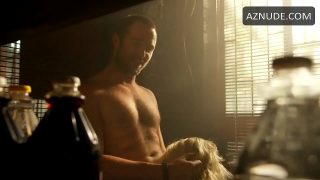 Sullivan stapleton nude