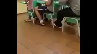 Batendo punheta na escola