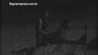 Sexo na praia a noite