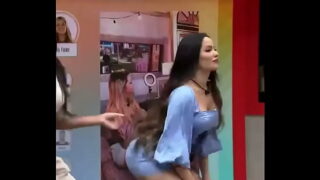 Bbb juliete  raspando a buceta tomando