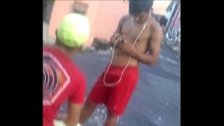 Homens excitados de cueca