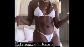 Iza cantora nua pelado mesmo