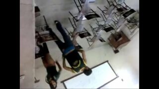 Estudantes fudendo na escola