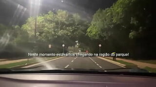 Sentando dentro do carro