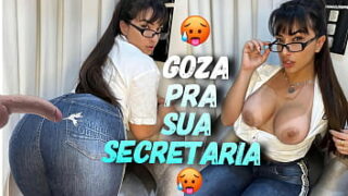 Secretaria-fazendo-um-boquete-para-o-chefe